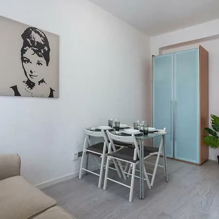 Nice Flat Near The City Center Apartment *